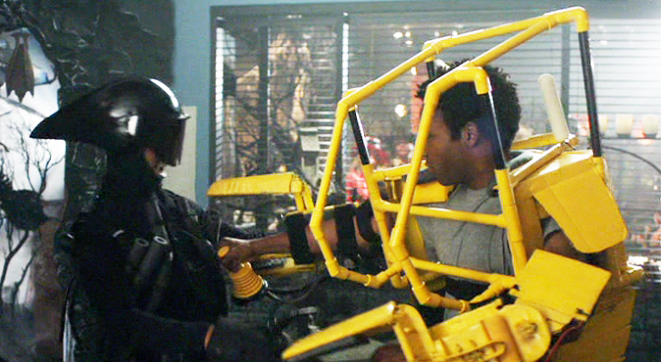 Troy y Abed rinden homenaje a "Alien" con sus disfraces de Halloween en 'Community'