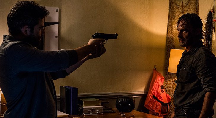 Morales amenazando a Rick en &#39;The Walking Dead&#39;