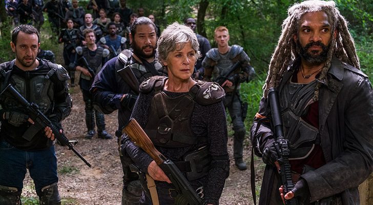 Carol acompaña a Ezekiel y sus hombres en 'The Walking Dead'