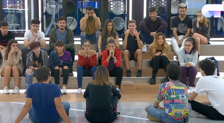 Los concursantes durante el reparto de temas de la gala 2 de 'OT 2017'