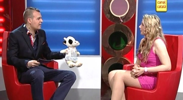 Nuria "Fresita" en el programa 'PerdonaTv Show' con Jordi Anjauma.