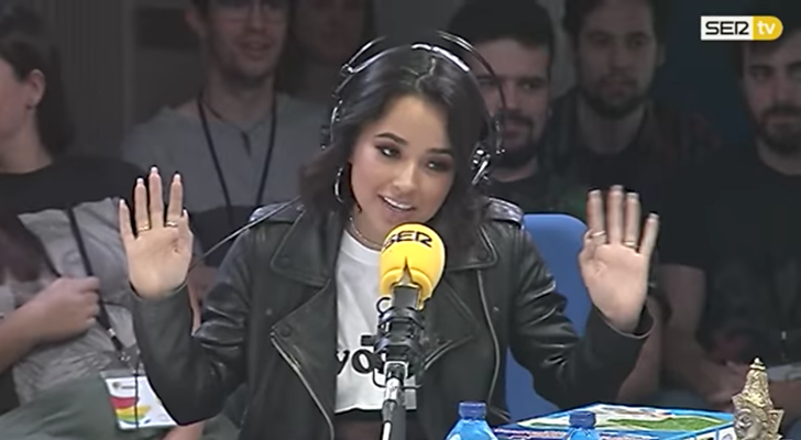 Becky G. en "La Vida Moderna"