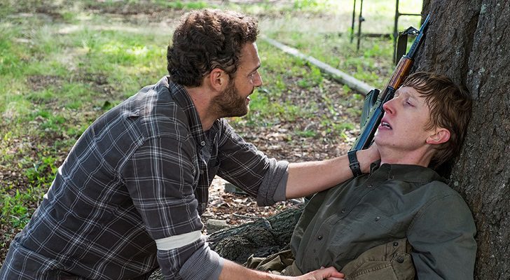 Aaron intenta ayudar a Eric en 'The Walking Dead'