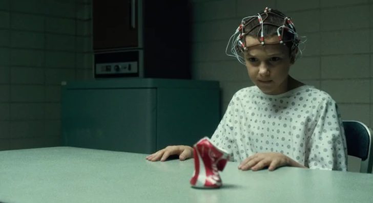 Eleven en el laboratorio en 'Stranger Things'