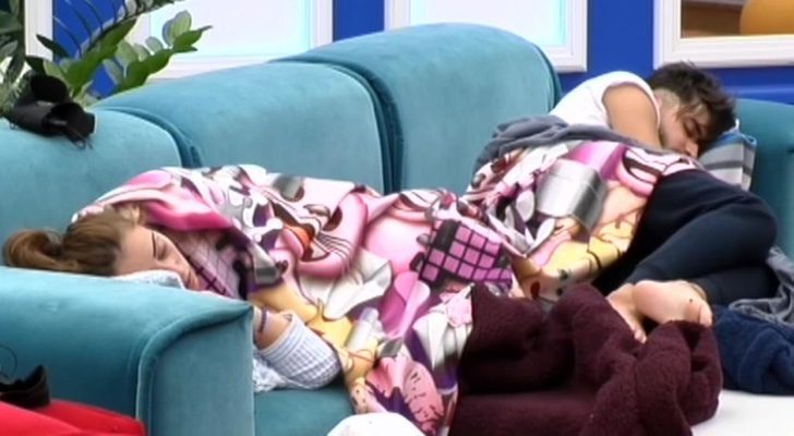 Miriam y Rubén, durmiendo juntos en 'GH Revolution' por primera vez desde que Miriam fue expulsada.