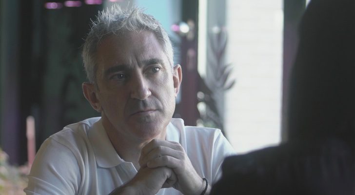 Jon Sistiaga, hablando con Cristina Seguí en el primer episodio de 'Tabú: Machismo'