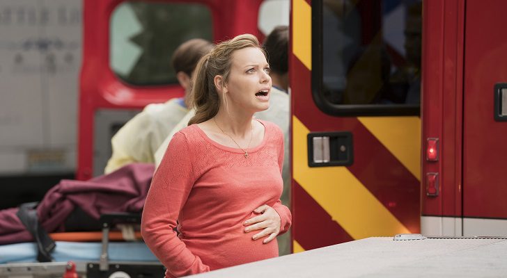 Una mujer con un parecido razonable a Izzie llega al hospital en 'Anatomía de Grey'