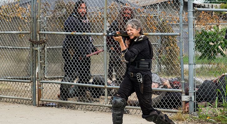 Carol ayuda a Jerry y a Ezekiel en 'The Walking Dead'