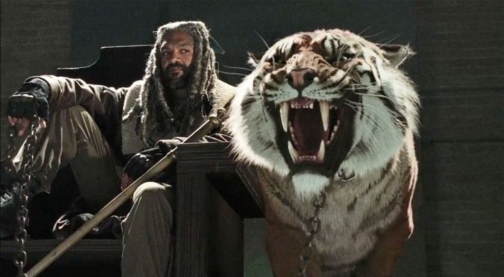 El rey Ezekiel junto a su tigresa Shiva en 'The Walking Dead'