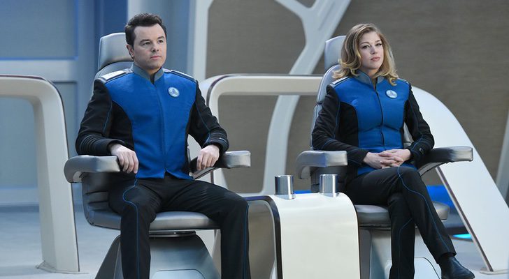 Seth MacFarlane (Capitán Ed Merce)y Adrianne Palick (Comandante Kelly Grayson) en la primera temporada de &#39;The Orville&#39;, de Fox