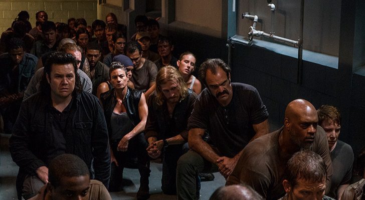 Los Salvadores se arrodillan ante la presencia de Negan en 'The Walking Dead'