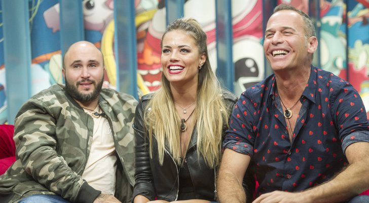 Carlos Lozano junto a Alyson Eckmann y Kiko Rivera en 'GH Revolution'