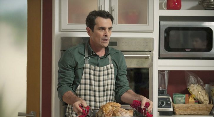 Phil cocina el típico pavo para Acción de Gracias en 'Modern Family'