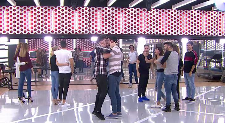 Cepeda y Roi comparten un beso en el pase de micros de 'OT 2017'
