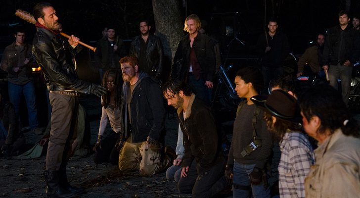 Negan eligiendo a sus víctimas en 'The Walking Dead'