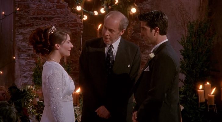 Emily y Ross el día de su boda en 'Friends'