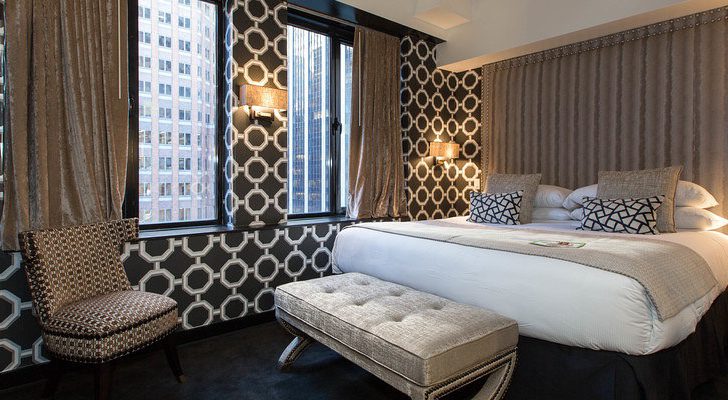 Zona de la cama de la suite donde se hospeda María Teresa Campos