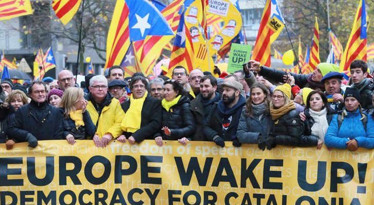 Puigdemont en la manifestación a favor de la independencia celebrada en Bruselas