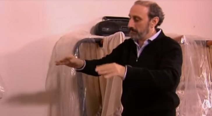 Juan dirige a los obreros como si fuera director ede orquesta en &#39;Aquí no hay quien viva&#39;