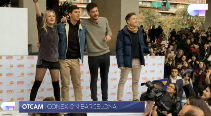 OT BARCELONA  Colas en Barcelona por la firma de discos de los cantantes  de 'OT