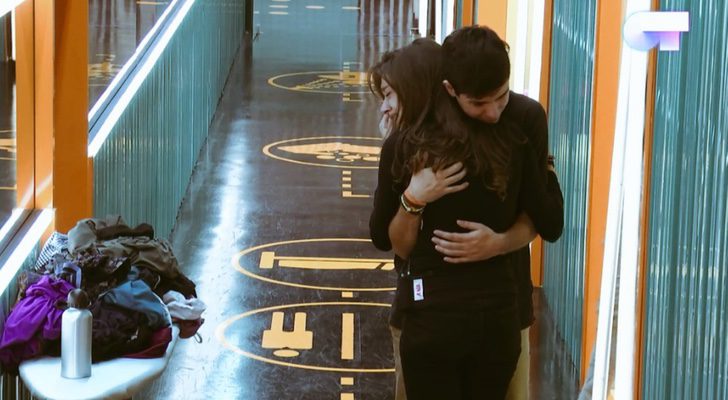 Ana Guerra se derrumba tras la llamada de su padre