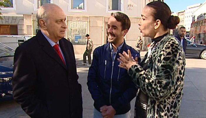 Cristina Rodríguez junto a Jorge Fernández Díaz y a Iván, participante de 'Cámbiame'