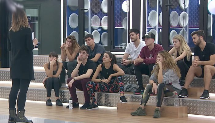 Noemí Galera hablando con los concursantes de 'OT 2017'