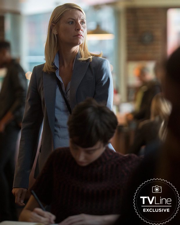 Claire Danes posando como Carrie en 'Homeland'