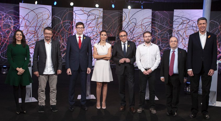 Ana Pastor junto a los participantes de '17D. El Debat'
