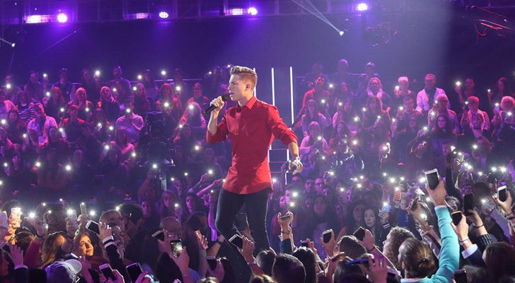 Raoul Vázquez interpretando "Million Reasons" en 'OT 2017'