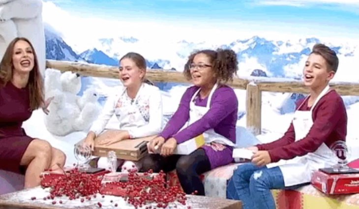 Eva González junto a los tres eliminados del primer programa de 'MasterChef Junior 5'