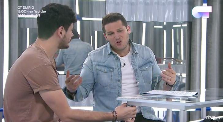 Cepeda y Manu Tenorio hablando durante el ensayo en &#39;OT 2017&#39;