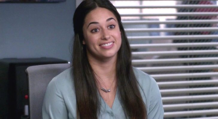 Jeanine Mason en su papel como Doctora Sam Bello en 'Anatomía de Grey'