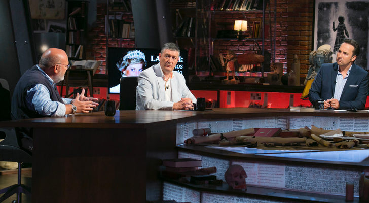 Iker Jiménez en el plató de 'Cuarto milenio'