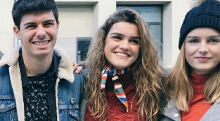 Alfred junto a Amaia y su hermana