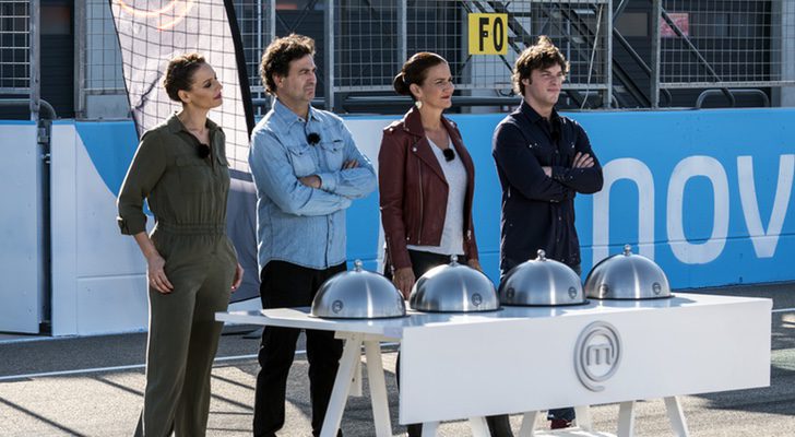 Eva González junto a los jueces en Motorland