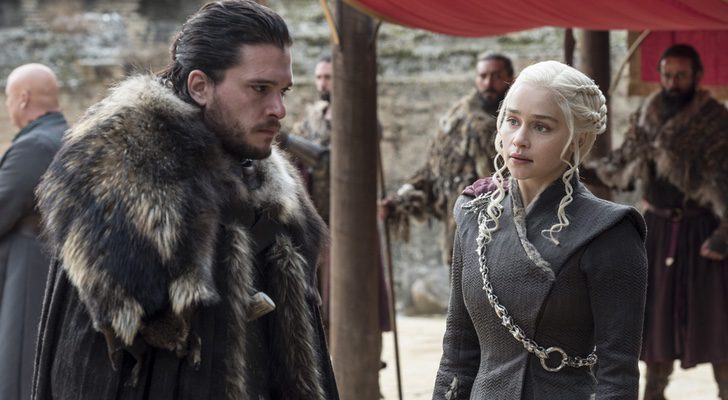 Jon Snow y Daenerys Targaryen en la temporada 7 de 'Juego de Tronos'