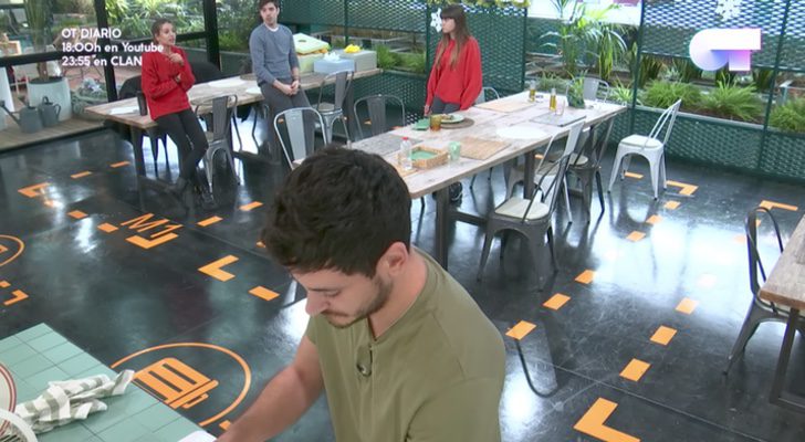 Cepeda, Roi, Ana y Aitana durante la reprimenda por el tabaco en 'OT 2017'