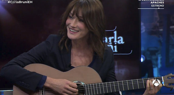Carla Bruni cantando en 'El hormiguero'