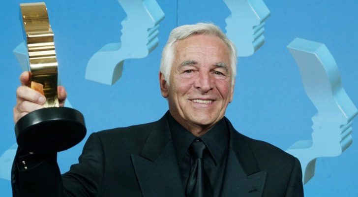 Donnelly Rhodes con su premio Géminis