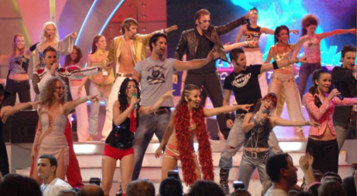Los concursantes de la versión búlgara de 'Star Academy' interpretan una canción grupal