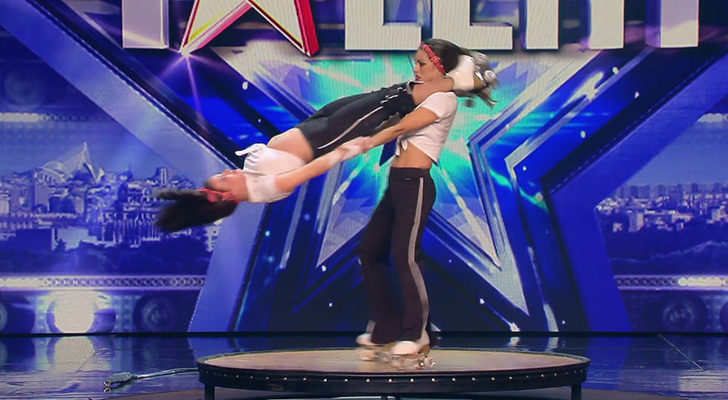 Niedziela y Emily Raluy durante su espectáculo en 'Got Talent'