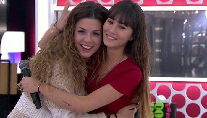 Miriam y Aitana en el pase de micros de la Gala 12 de 'OT 2017'