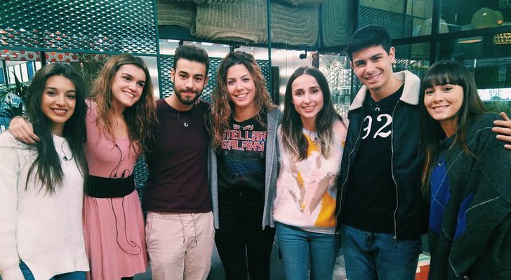 Zahara con los concursantes de 'OT 2017' durante su visita a la Academia