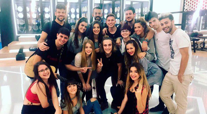 Manel Navarro junto a los concursantes de 'OT 2017'