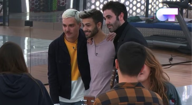 Agoney junto a Miss Caffeina en su visita a 'OT 2017'