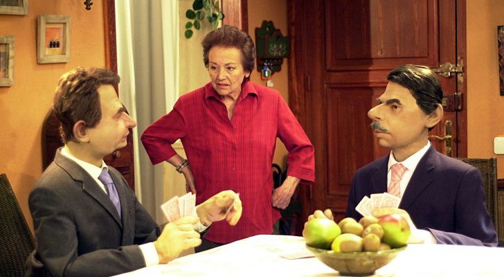 Sole junto a los guiñoles de Zapatero y Aznar en 'Siete vidas'