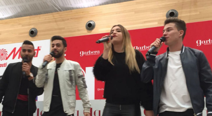 Juan Antonio, Agoney, Mimi y Raoul en la firma de discos de San Sebastián