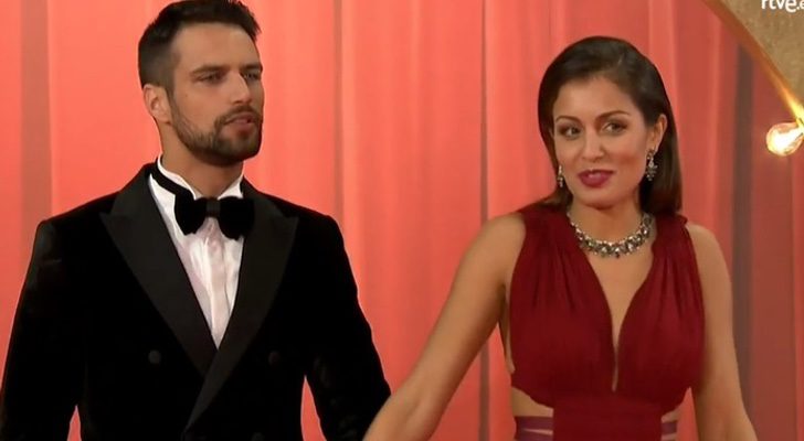 Hiba Abouk y Jesús Castro en el escenario de los Goya 2018