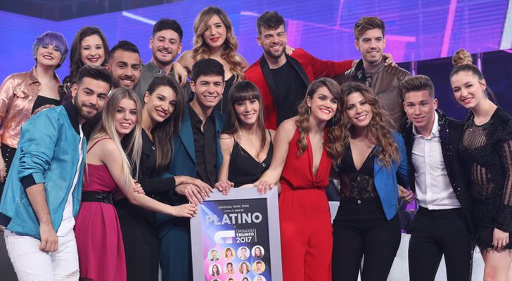 Los concursantes de 'OT 2017' recogen el disco de platino en la Gala Final
